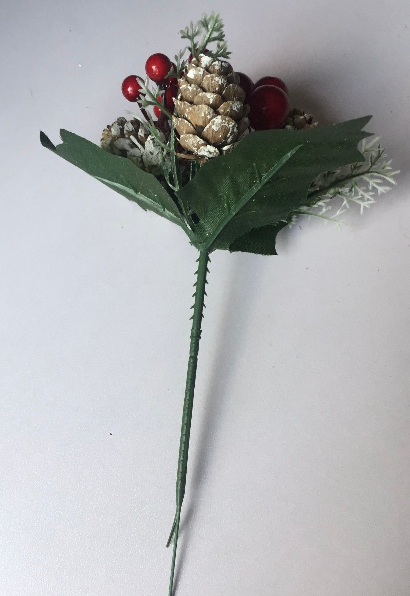 Red Berry & Pinecone Pick