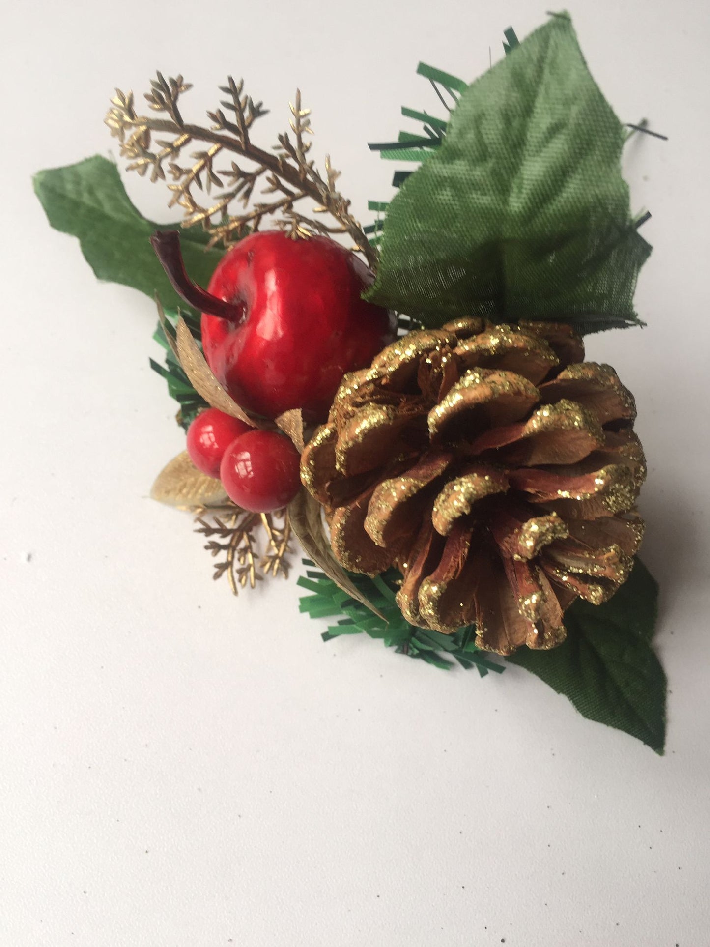 Apple, Poinsettia & Pinecone Pick