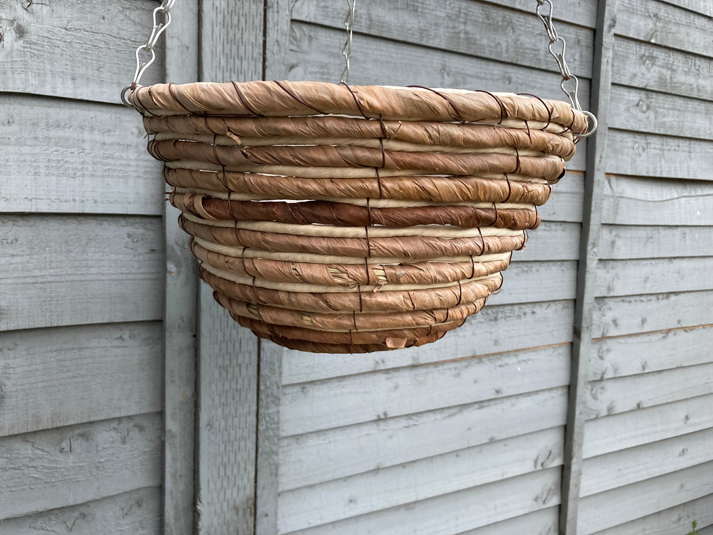 12" Banana Leaf Round Hanging Basket