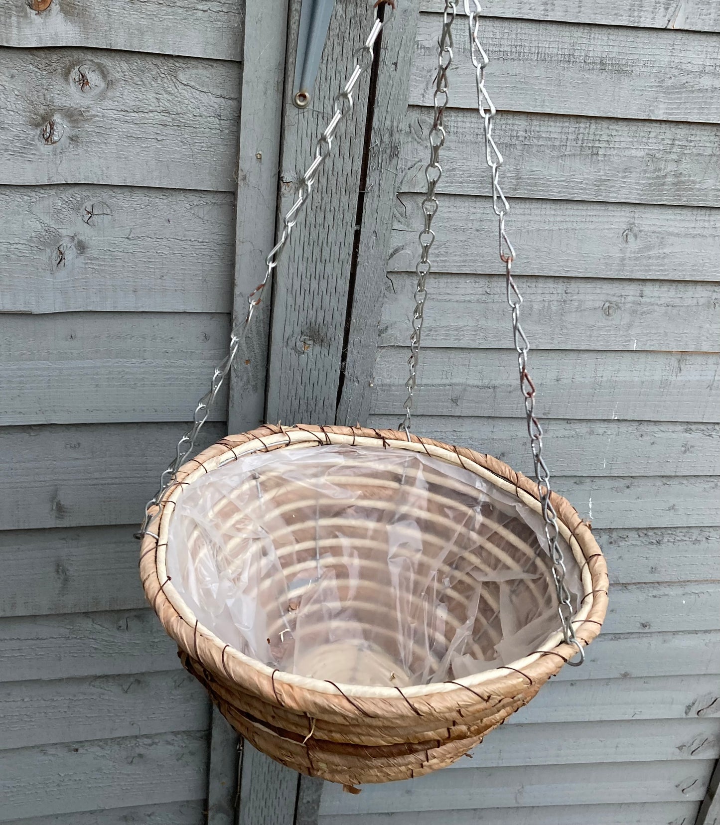 12" Banana Leaf Round Hanging Basket